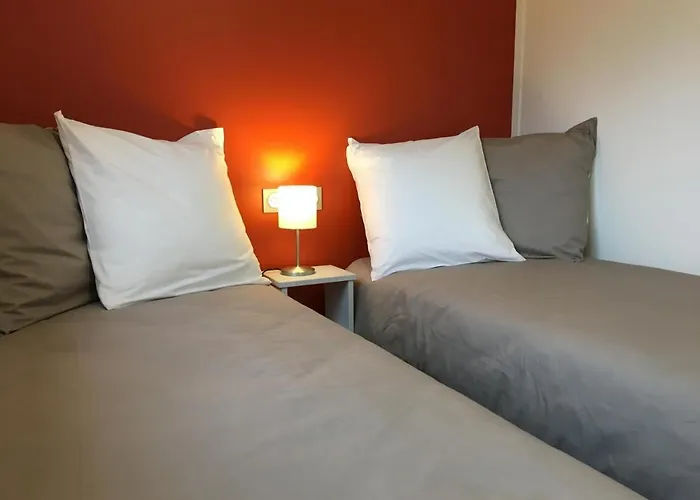 Espelette La Vallee Des Noyers